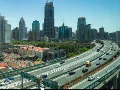 A view of a highway with a lot of traffic on it.