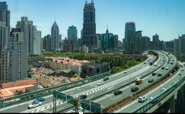 A view of a highway with a lot of traffic on it.
