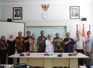 A group photo of the Monitor ERP team with PII, ITI, and K3I at the Institute of Technology Indonesia