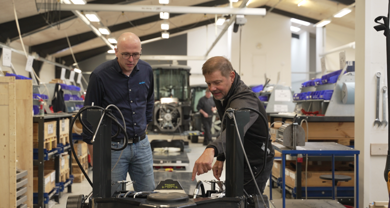 Two employees at Egholm A/S standing in a factory.